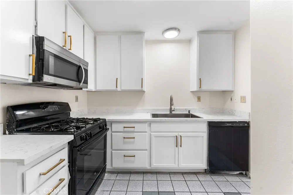10730 Woodley Avenue #7 Los Angeles, CA 91344