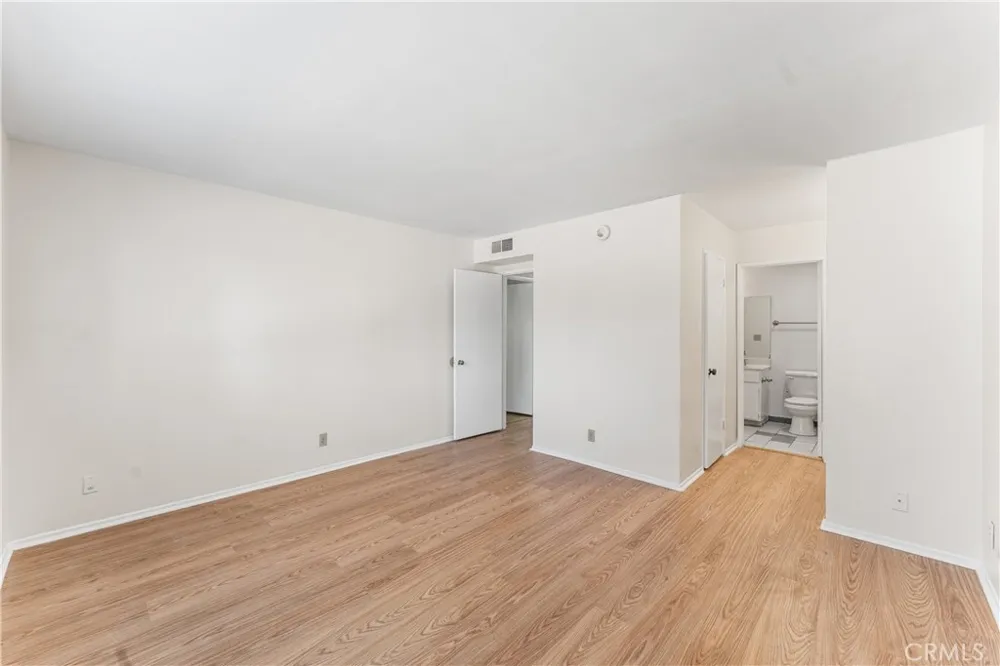 10730 Woodley Avenue #7 Los Angeles, CA 91344