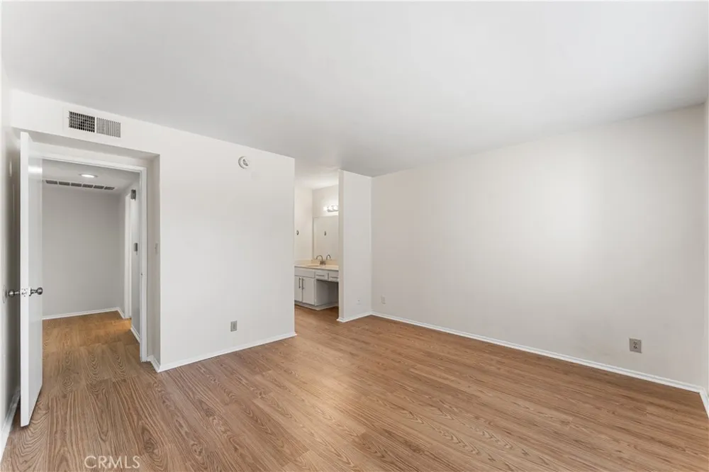 10730 Woodley Avenue #7 Los Angeles, CA 91344