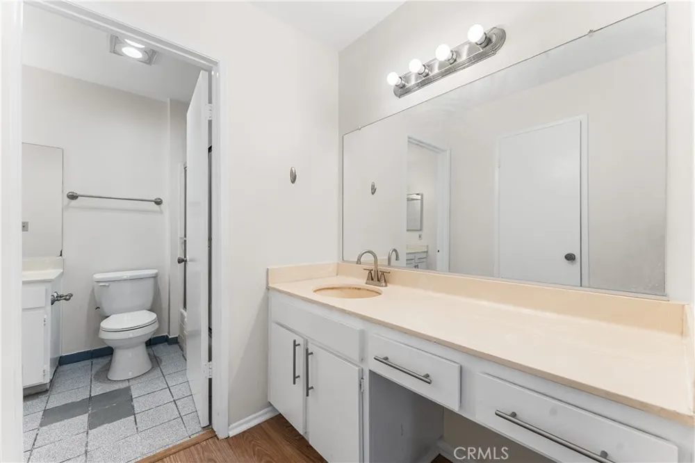 10730 Woodley Avenue #7 Los Angeles, CA 91344