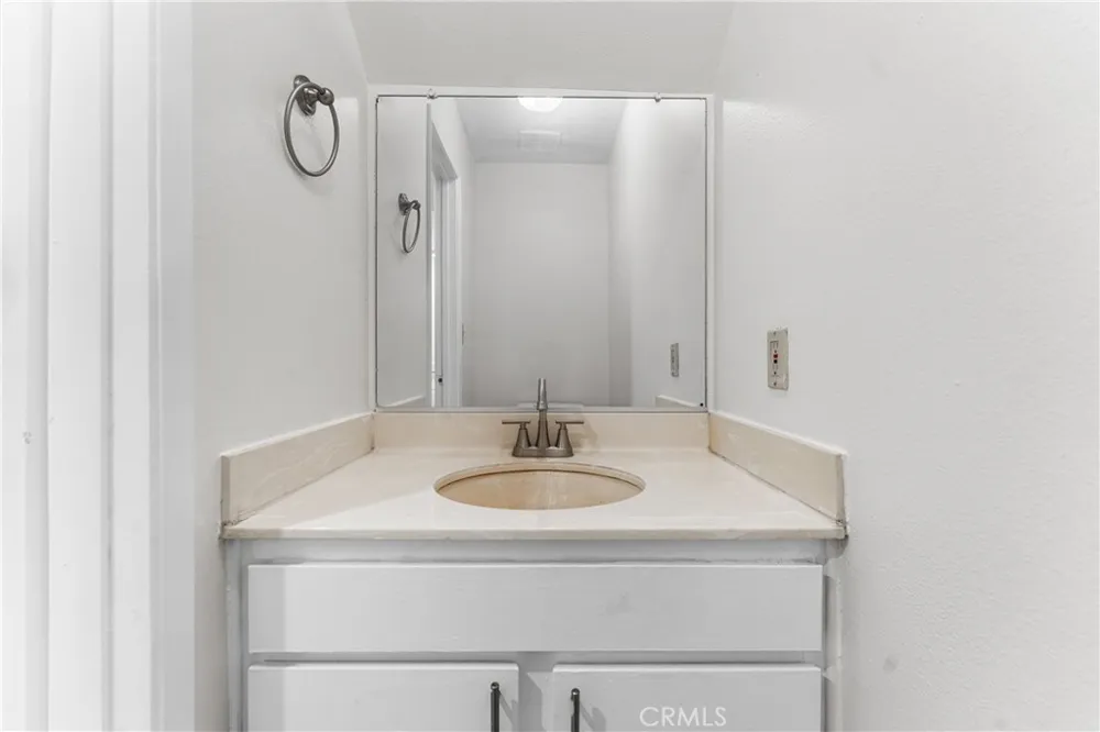 10730 Woodley Avenue #7 Los Angeles, CA 91344