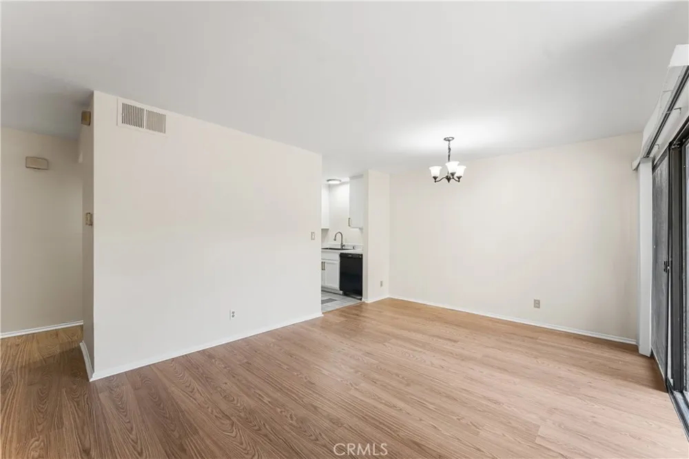 10730 Woodley Avenue #7 Los Angeles, CA 91344