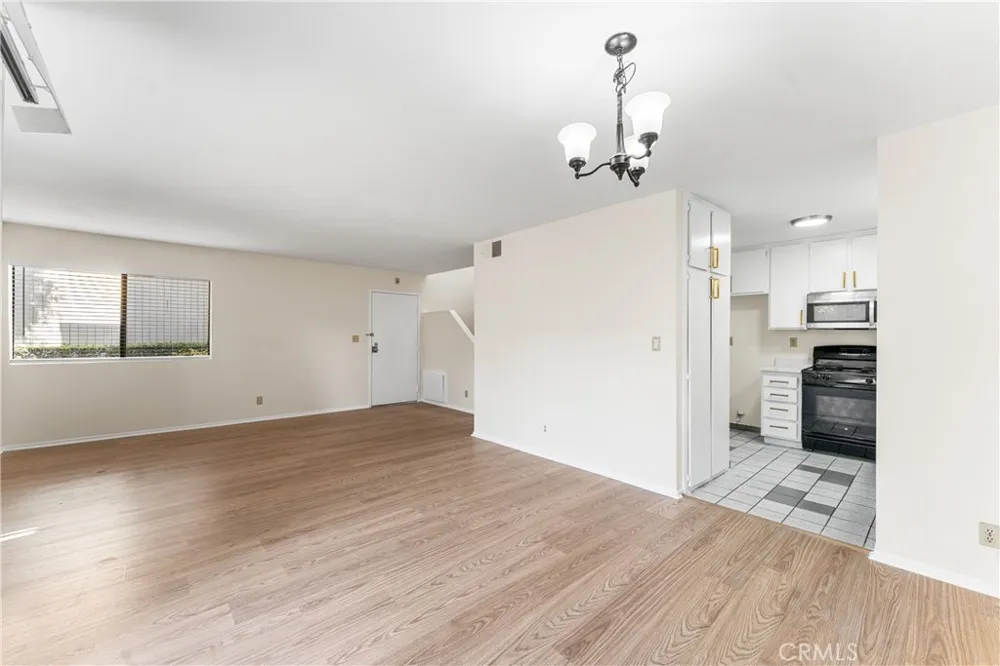 10730 Woodley Avenue #7 Los Angeles, CA 91344