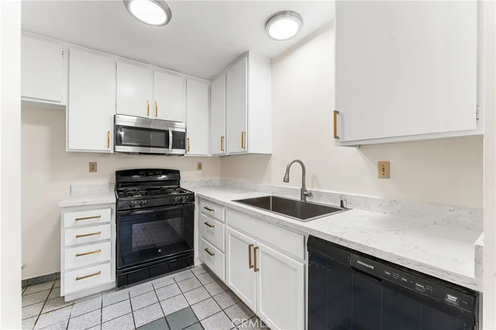 10730 Woodley Avenue #7 Los Angeles, CA 91344