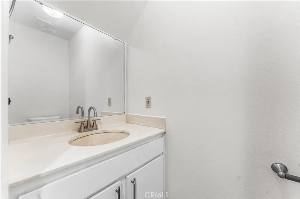 10730 Woodley Avenue #7 Los Angeles, CA 91344