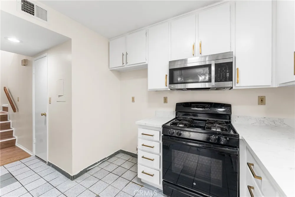 10730 Woodley Avenue #7 Los Angeles, CA 91344