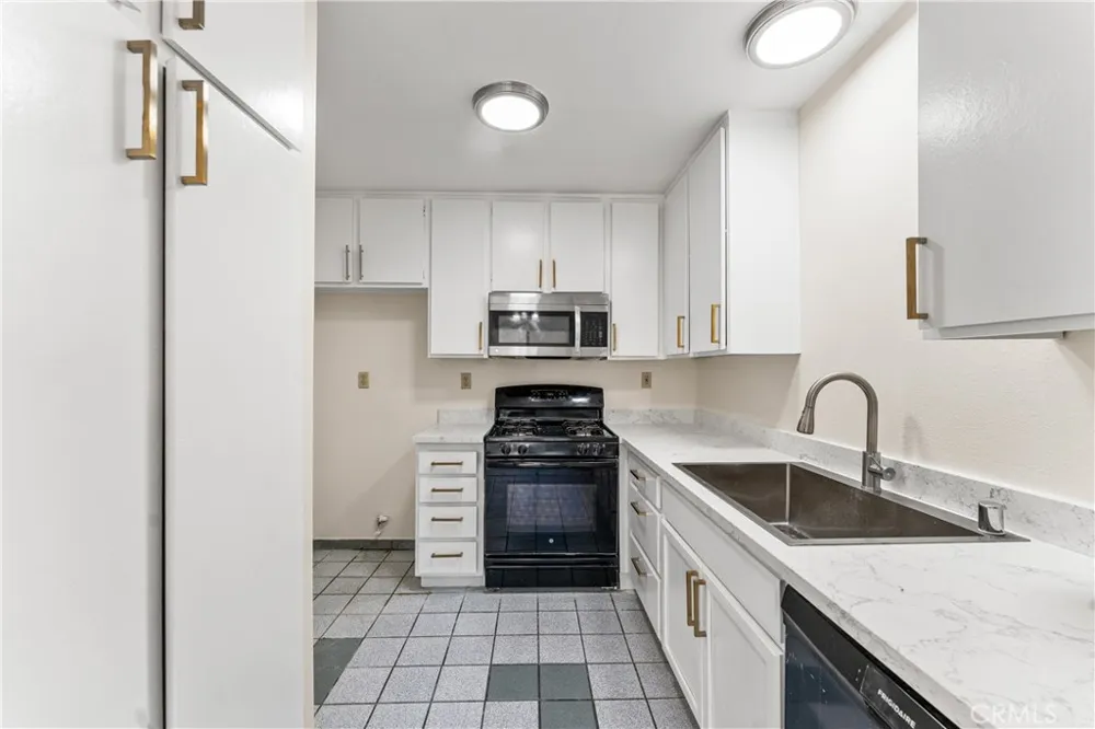 10730 Woodley Avenue #7 Los Angeles, CA 91344