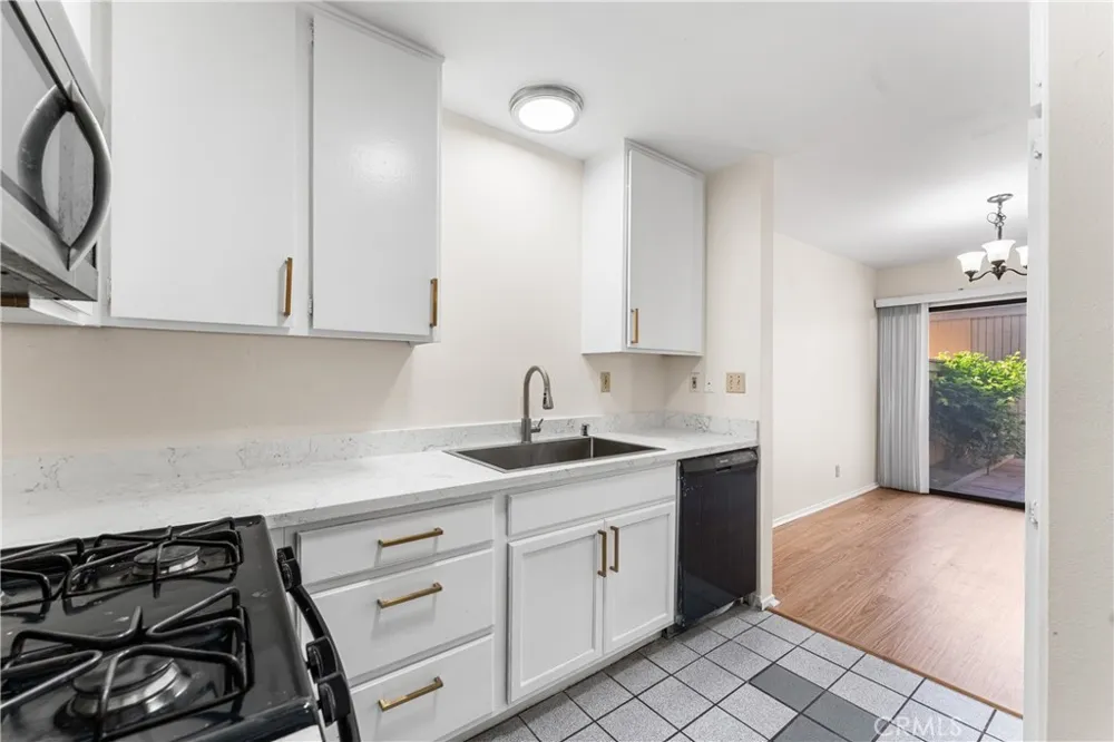 10730 Woodley Avenue #7 Los Angeles, CA 91344