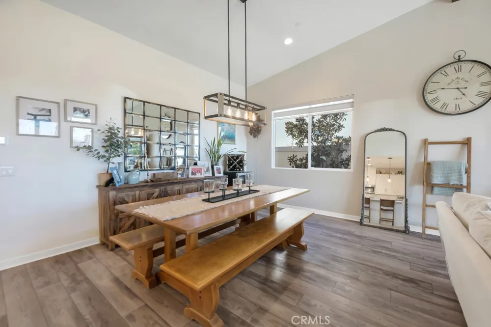 28553 Foothill Saugus, CA 91350