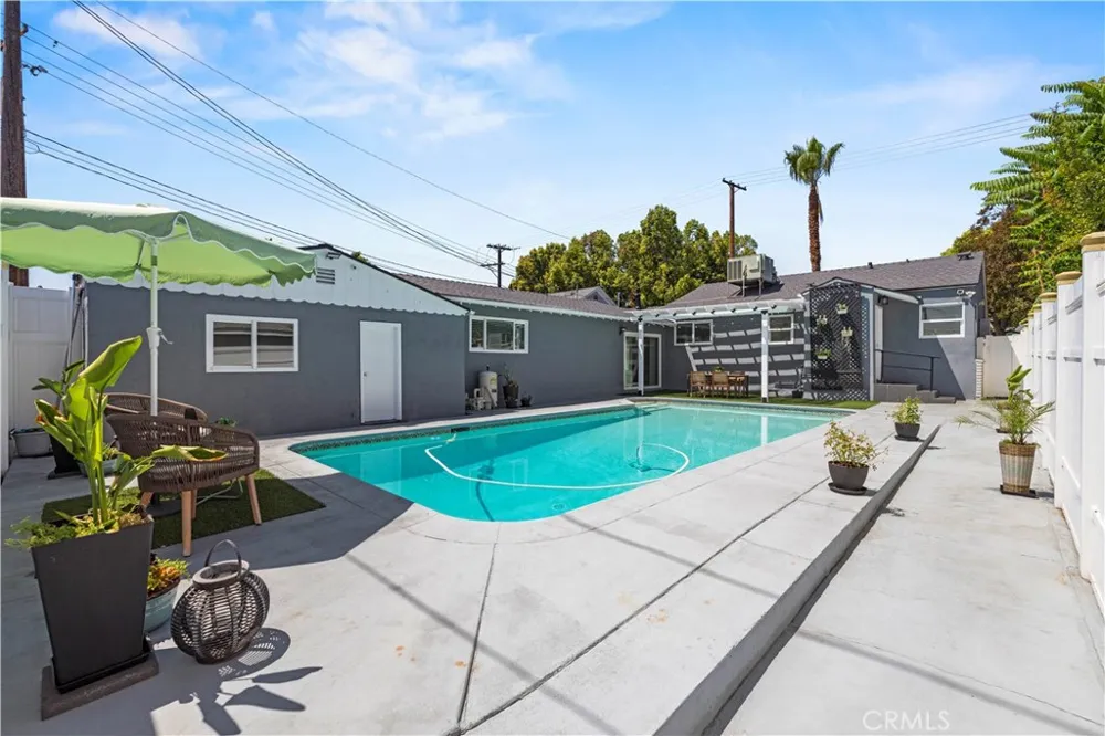 1320 N Catalina Burbank, CA 91505