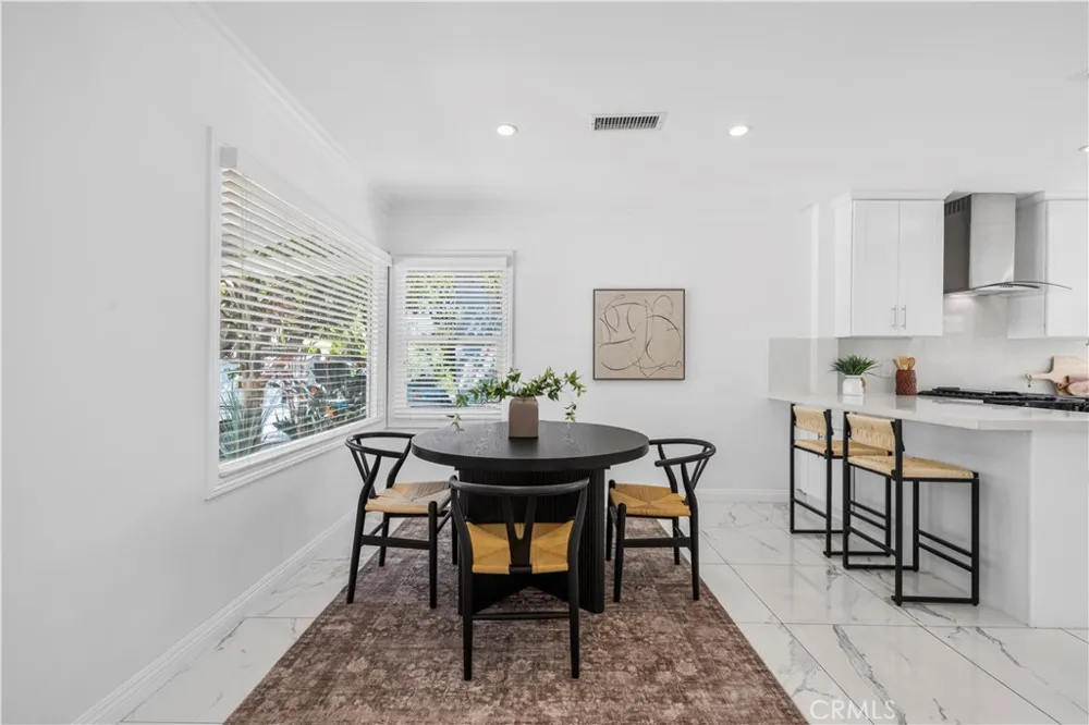 1320 N Catalina Burbank, CA 91505