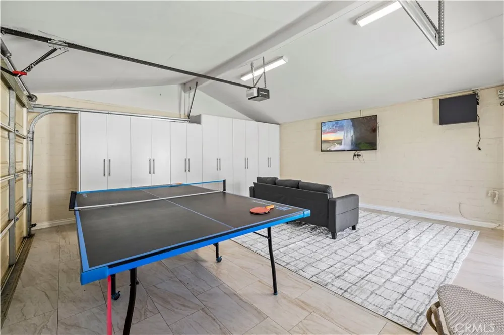 1320 N Catalina Burbank, CA 91505