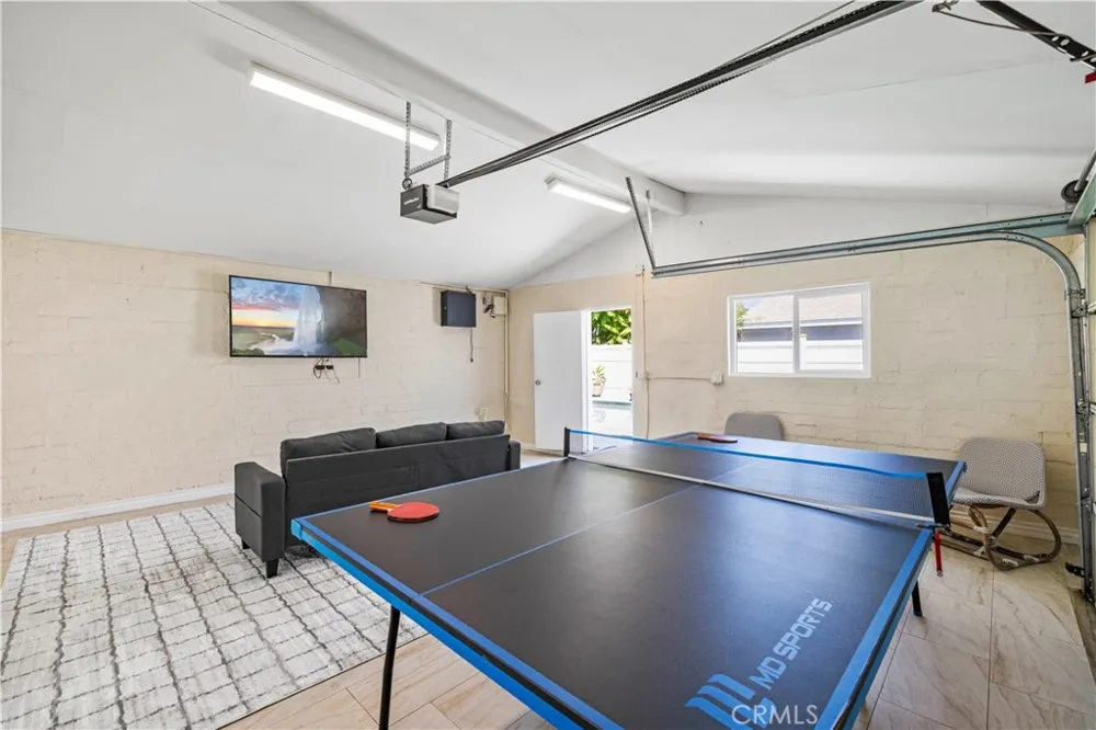 1320 N Catalina Burbank, CA 91505