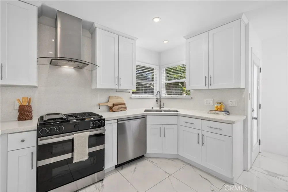 1320 N Catalina Burbank, CA 91505