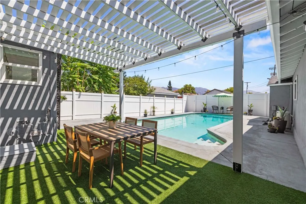 1320 N Catalina Burbank, CA 91505