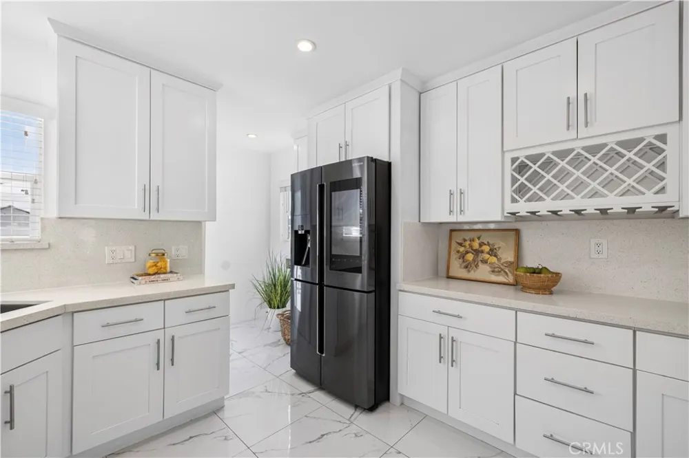 1320 N Catalina Burbank, CA 91505