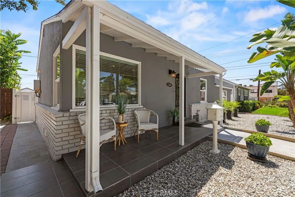 1320 N Catalina Burbank, CA 91505