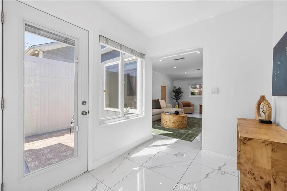 1320 N Catalina Burbank, CA 91505