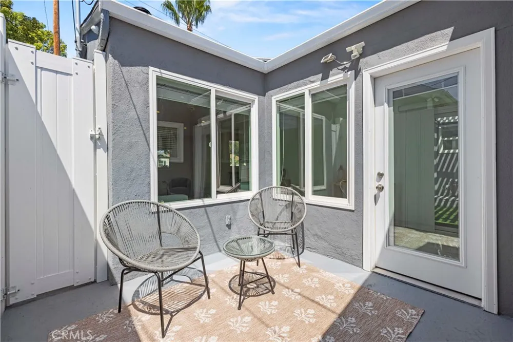 1320 N Catalina Burbank, CA 91505