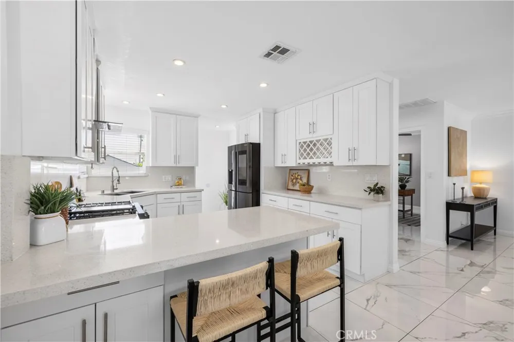 1320 N Catalina Burbank, CA 91505