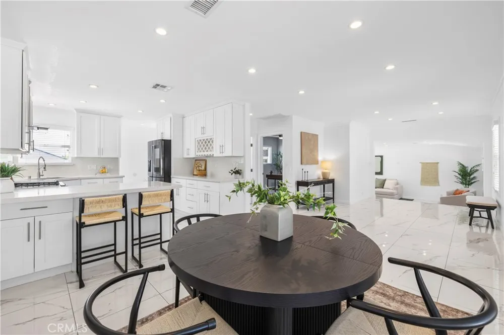 1320 N Catalina Burbank, CA 91505