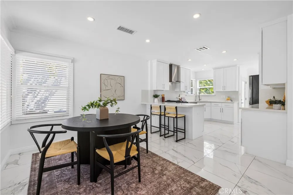 1320 N Catalina Burbank, CA 91505