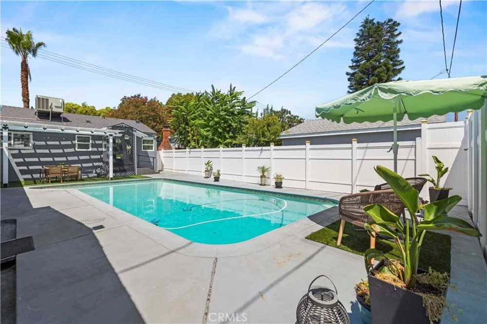 1320 N Catalina Burbank, CA 91505