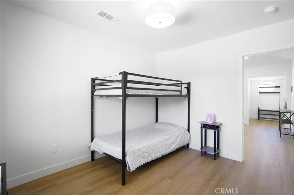 8712 S 11th Ave Inglewood, CA 90305