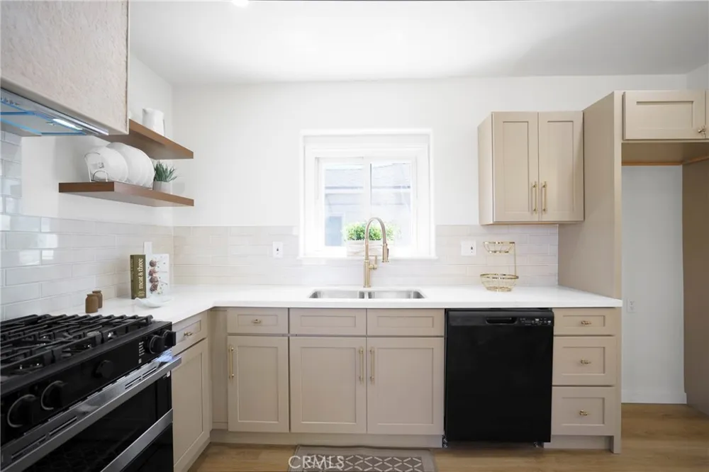 8712 S 11th Ave Inglewood, CA 90305