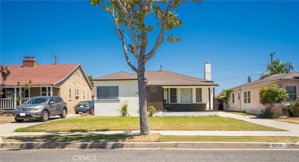 8712 S 11th Ave Inglewood, CA 90305