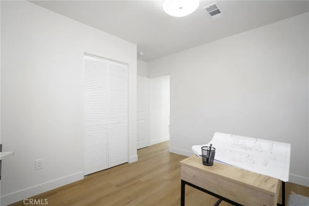 8712 S 11th Ave Inglewood, CA 90305
