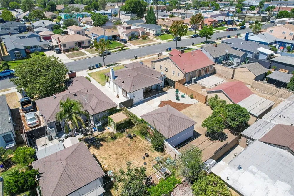 8712 S 11th Ave Inglewood, CA 90305