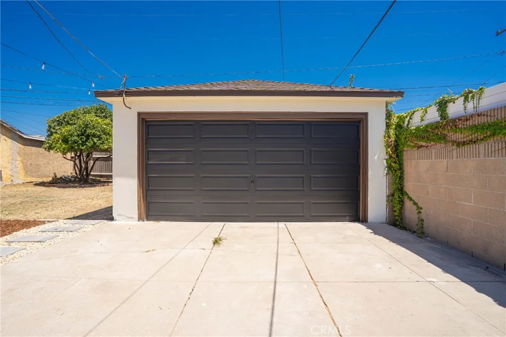 8712 S 11th Ave Inglewood, CA 90305