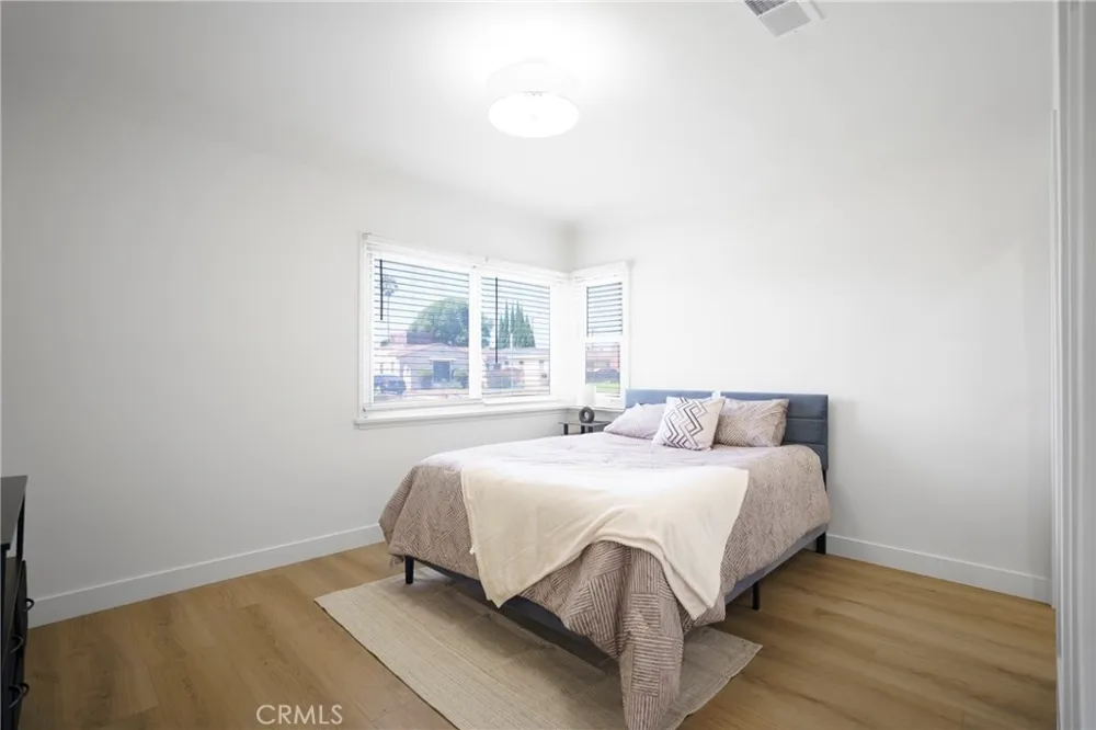 8712 S 11th Ave Inglewood, CA 90305