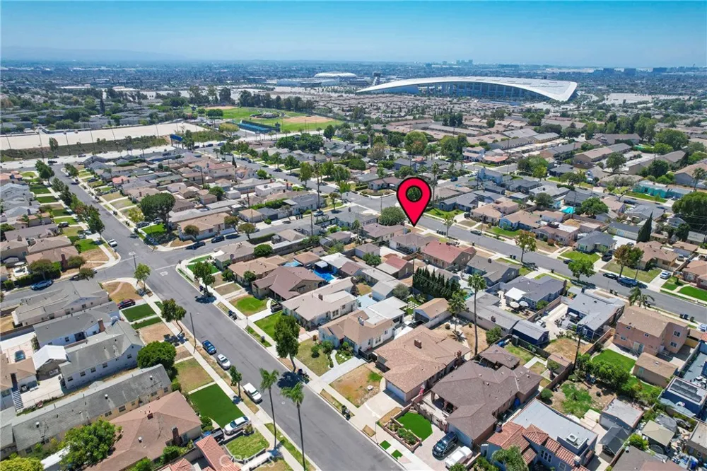 8712 S 11th Ave Inglewood, CA 90305
