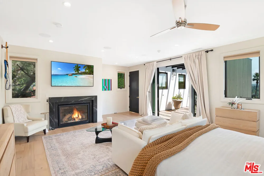 16820 Oak View Drive Encino, CA 91436