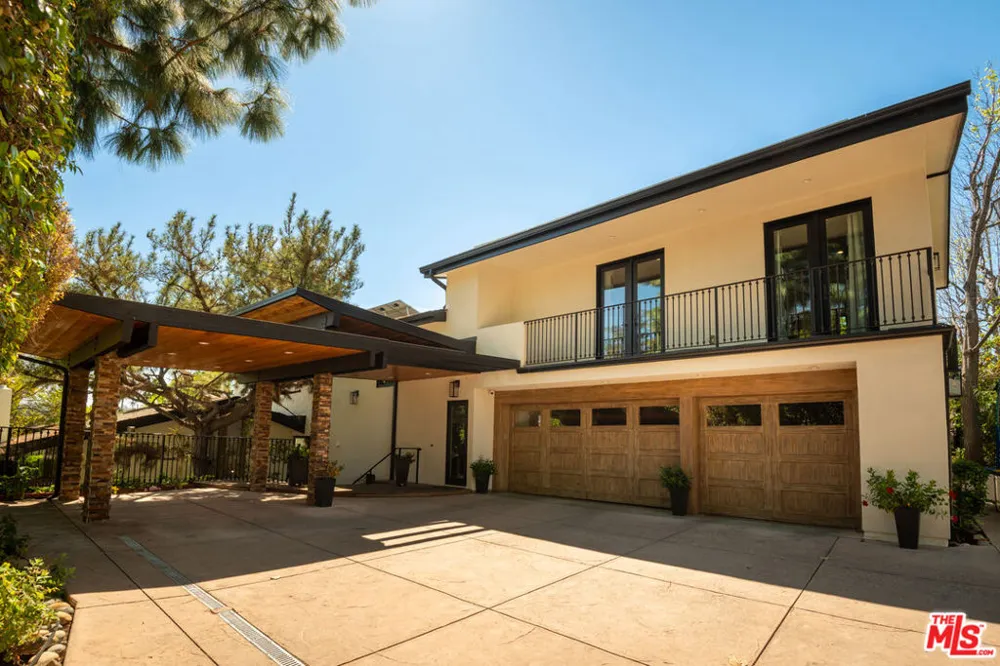 16820 Oak View Drive Encino, CA 91436
