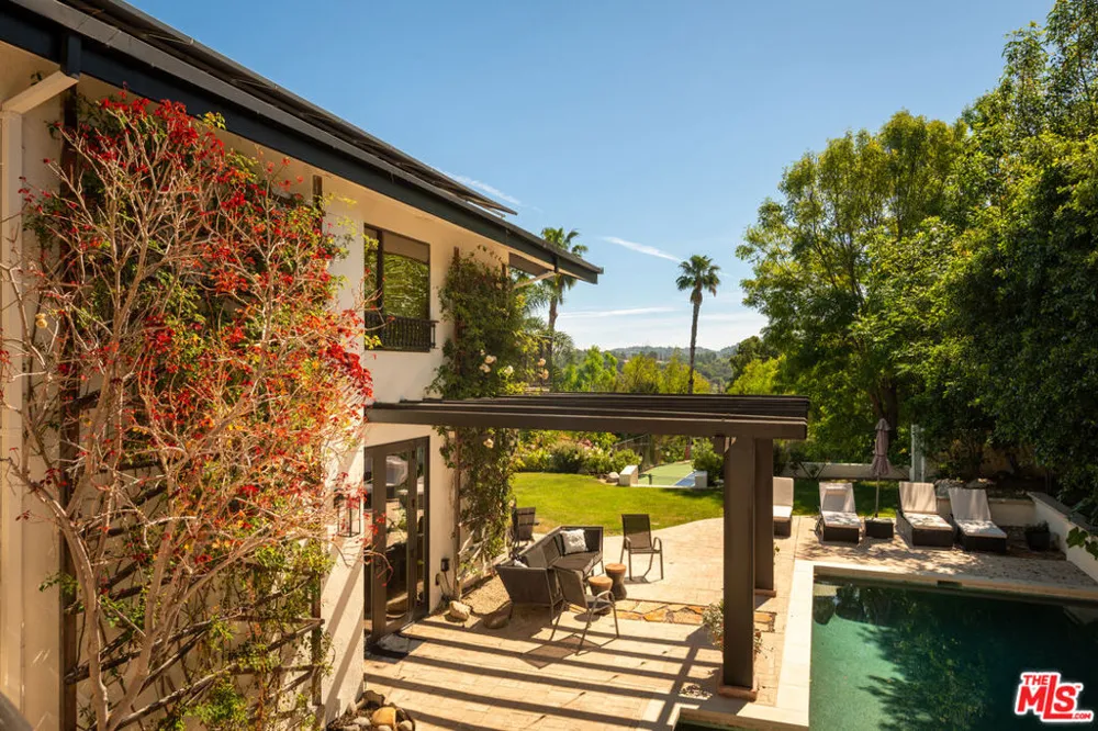 16820 Oak View Drive Encino, CA 91436