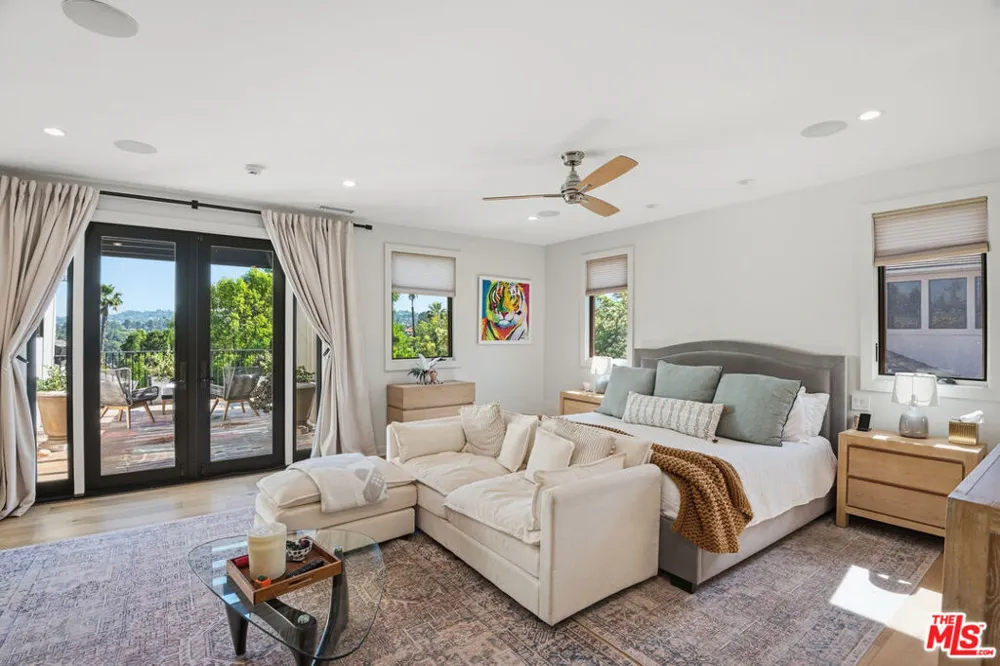 16820 Oak View Drive Encino, CA 91436