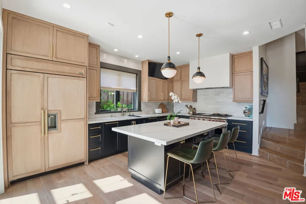 16820 Oak View Drive Encino, CA 91436
