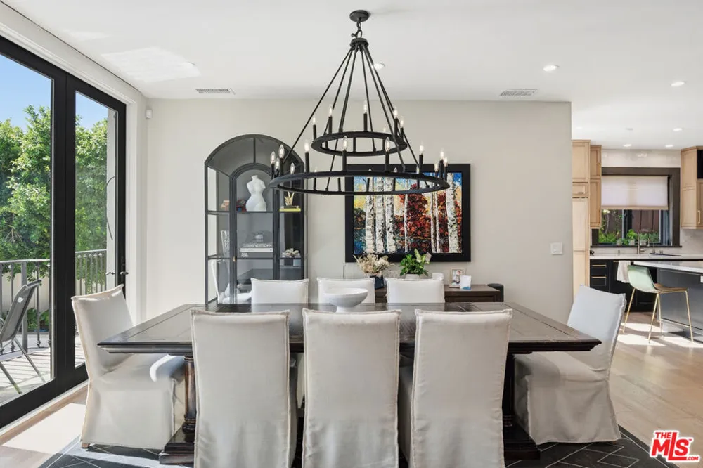 16820 Oak View Drive Encino, CA 91436