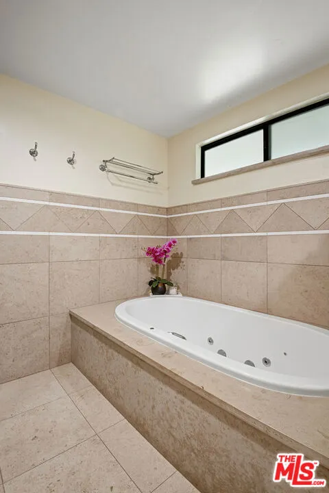 16820 Oak View Drive Encino, CA 91436