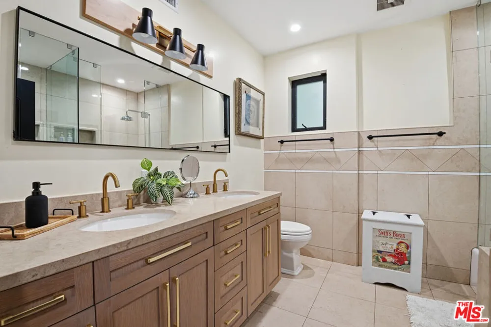 16820 Oak View Drive Encino, CA 91436
