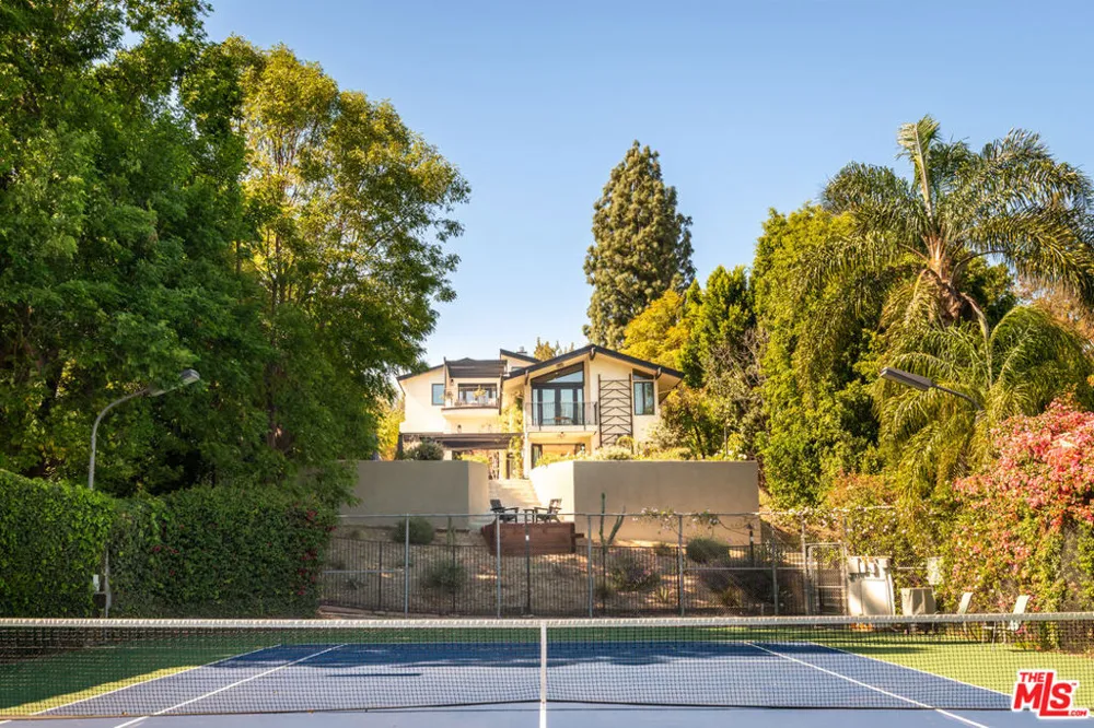 16820 Oak View Drive Encino, CA 91436