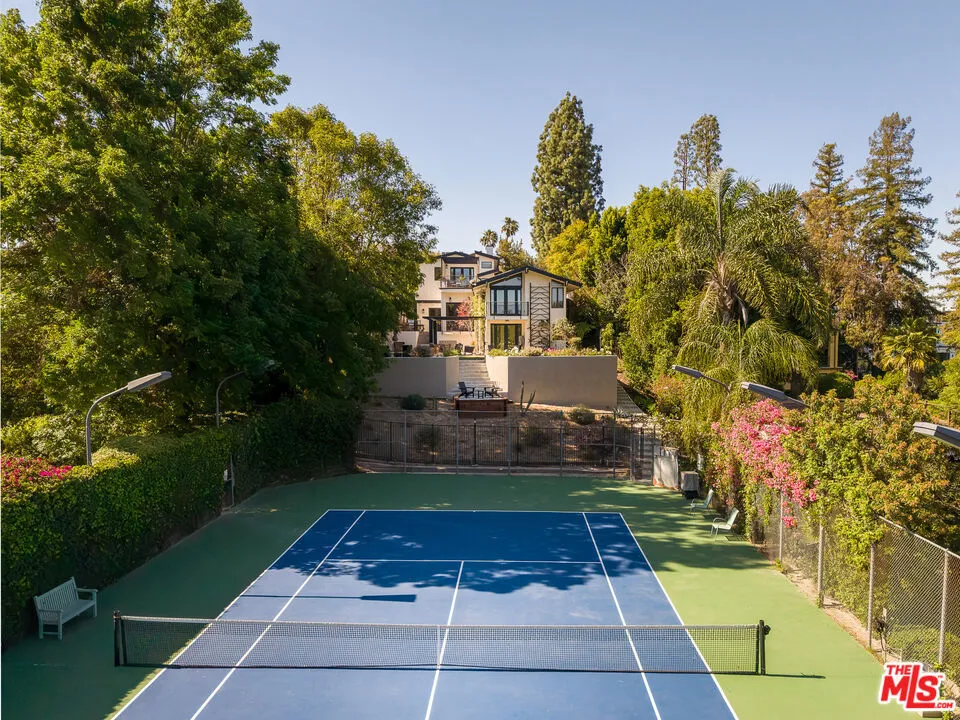 16820 Oak View Drive Encino, CA 91436