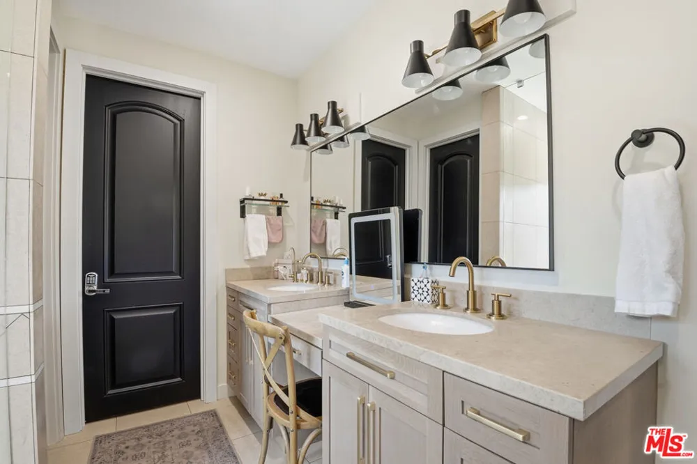16820 Oak View Drive Encino, CA 91436