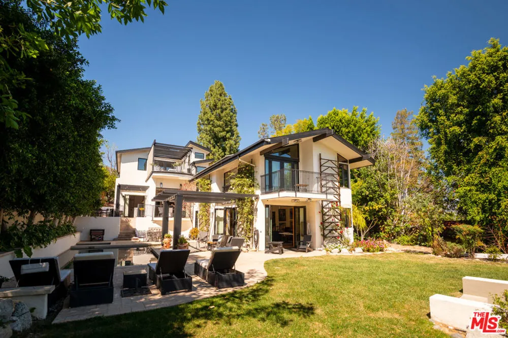 16820 Oak View Drive Encino, CA 91436