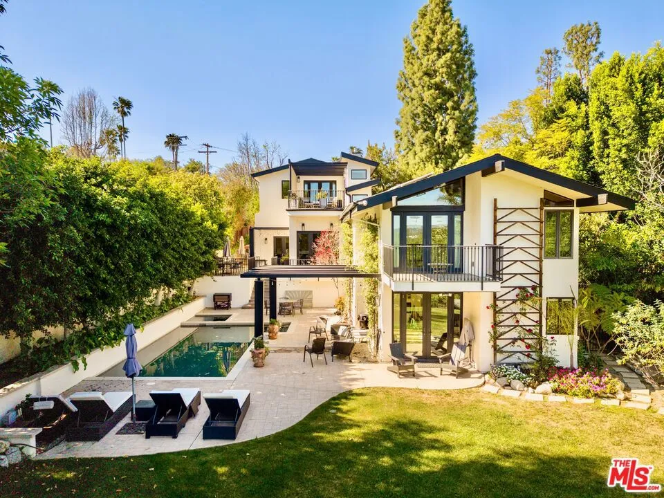 16820 Oak View Drive Encino, CA 91436