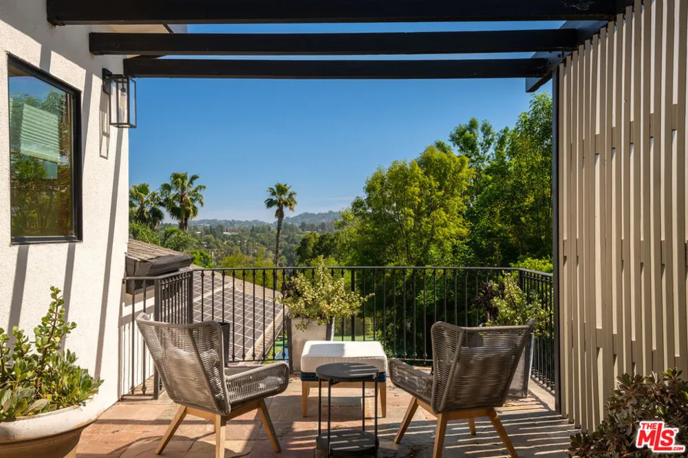 16820 Oak View Drive Encino, CA 91436