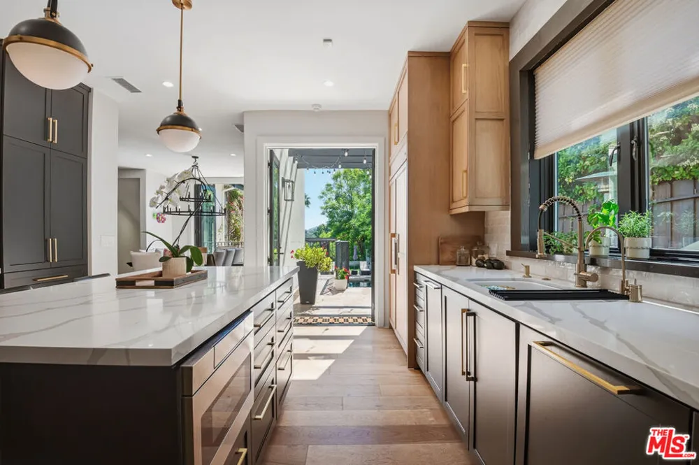 16820 Oak View Drive Encino, CA 91436